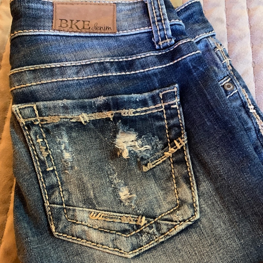 BKE jeans💜 size 25. Stella skinny fit. Minimal destruction by design.